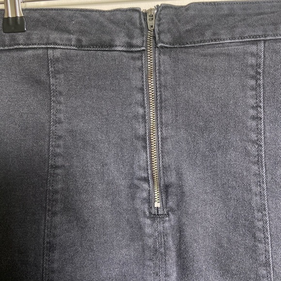NWT Black Denim Skirt by
NWT) MSCH Size M Seamed Design, Back Zipper Classy - Picture 9 of 10